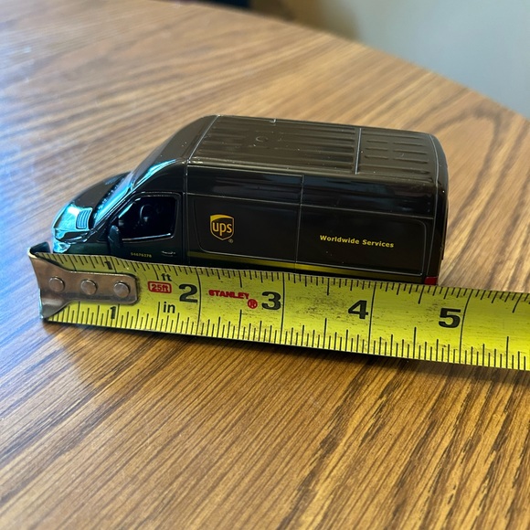 Delivery Truck UPS Mercedes-Benz Sprinter 5" diecast toy - Picture 8 of 9